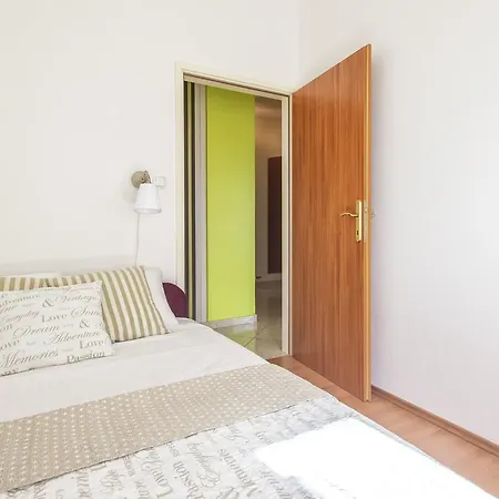 Apartment Living With Nature Pula